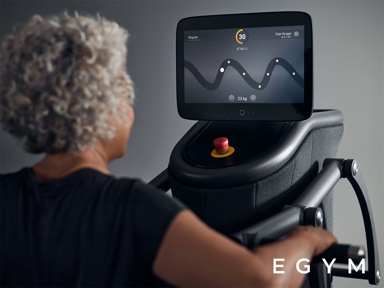 Training an einem EGYM Gerät bei UnixX Sports